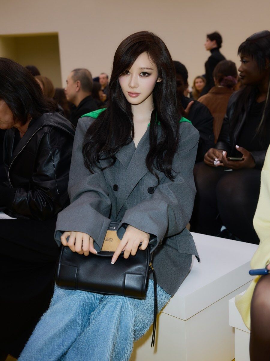 로에베 쇼에 참석한 에스파 지젤 / 이미지 출처: 인스타그램 @aerichandesu 