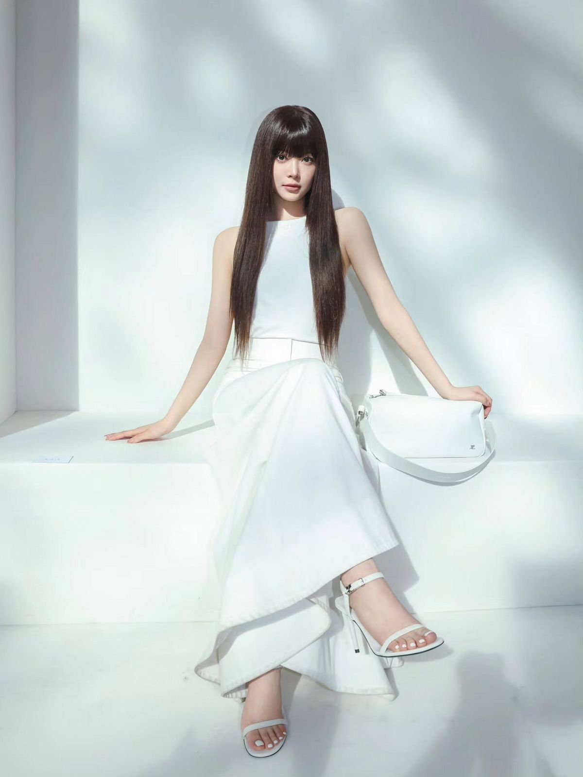 꾸레쥬 쇼에 참석한 르세라핌 은채 / 이미지 출처: 인스타그램 @hhh.e_c.v 