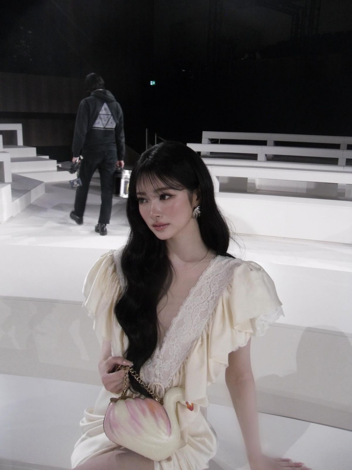 끌로에 쇼에 참석한 미야오 안나 / 이미지 출처: 인스타그램 @meovv