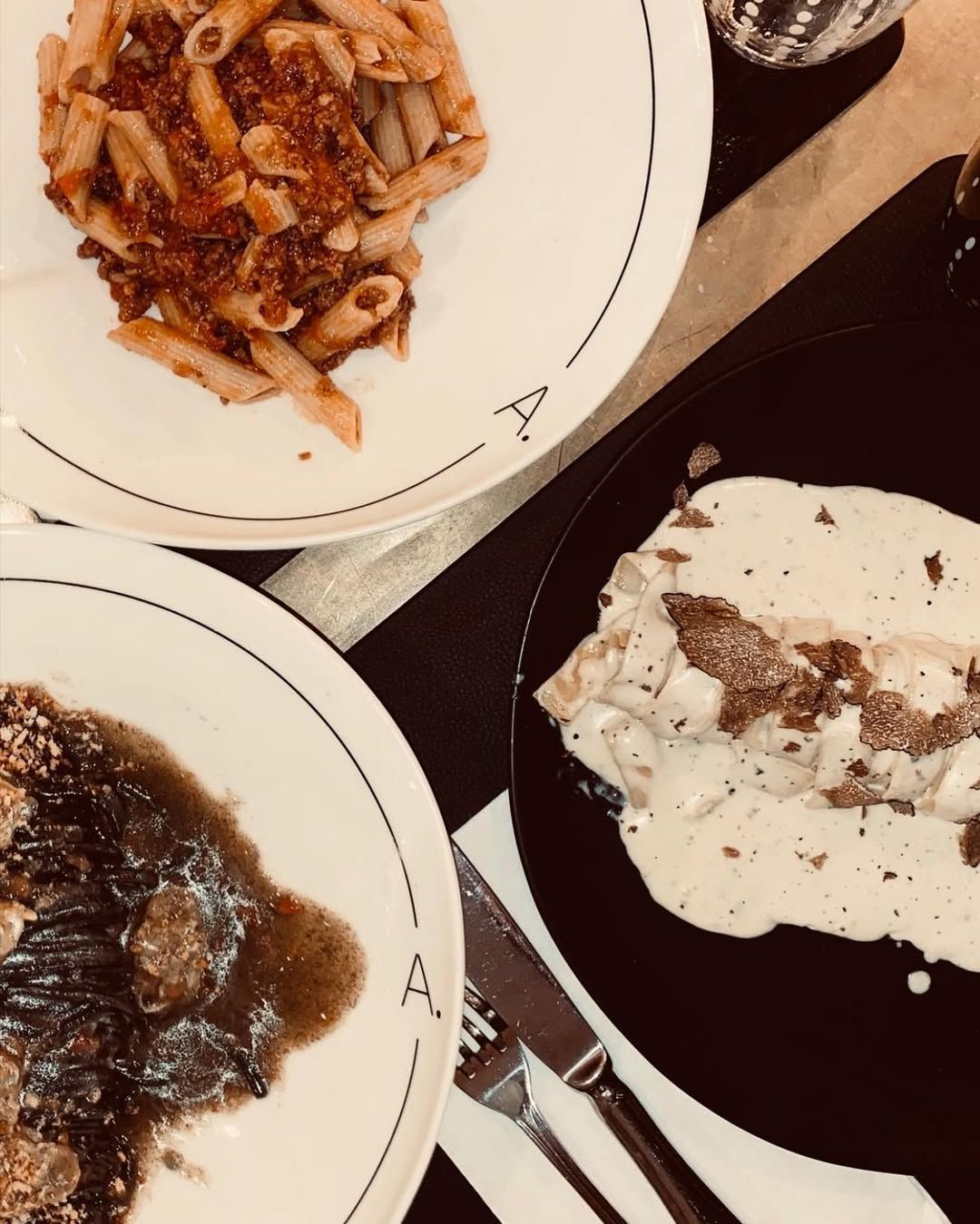 바로 뽑아내서 더 쫄깃한 생면 파스타 | 출처: @apastabar