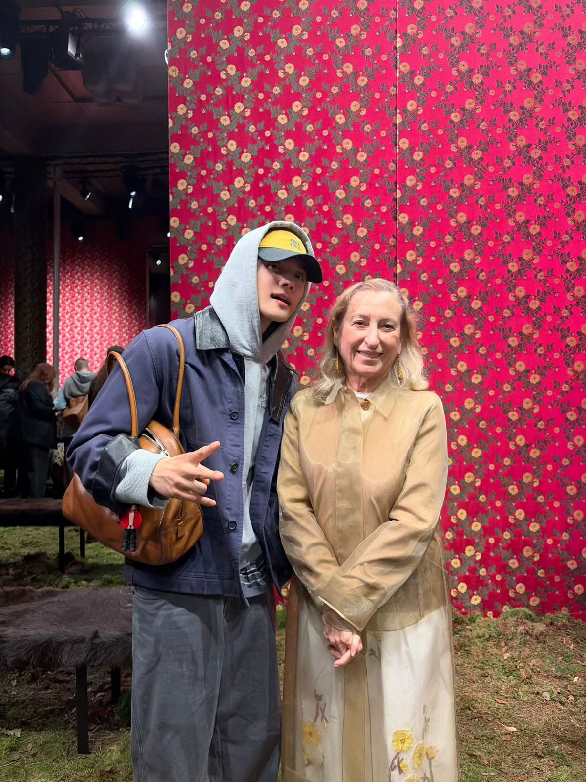 미우미우 런웨이에 모델로 등장한 투모로우바이투게더 연준 / 이미지 출처: 인스타그램 @yawnzzn