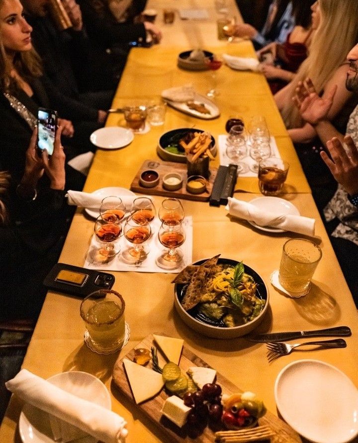 맛있는 미국식 스테이크와 해산물 요리 | 출처: @theflatironroom_murrayhill