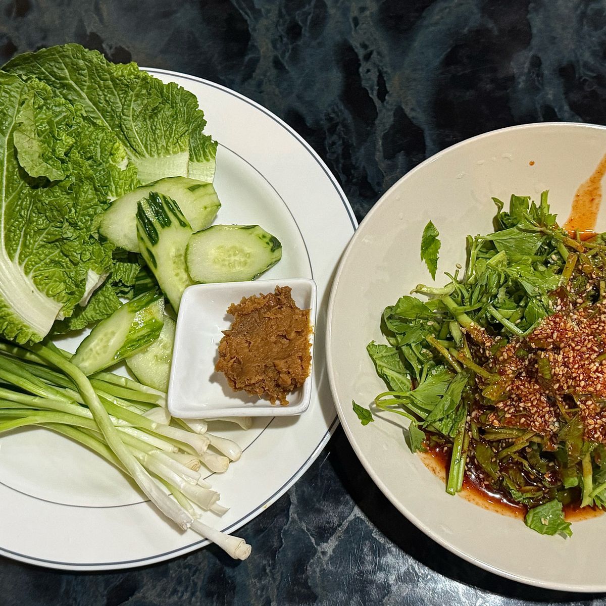 숙회로 제공되는 알쭈꾸미와, 싱싱한 제철 해산물을 맛볼 수 있어 인상적인 곳. / 이미지 출처: 네이버 지도 업체 제공