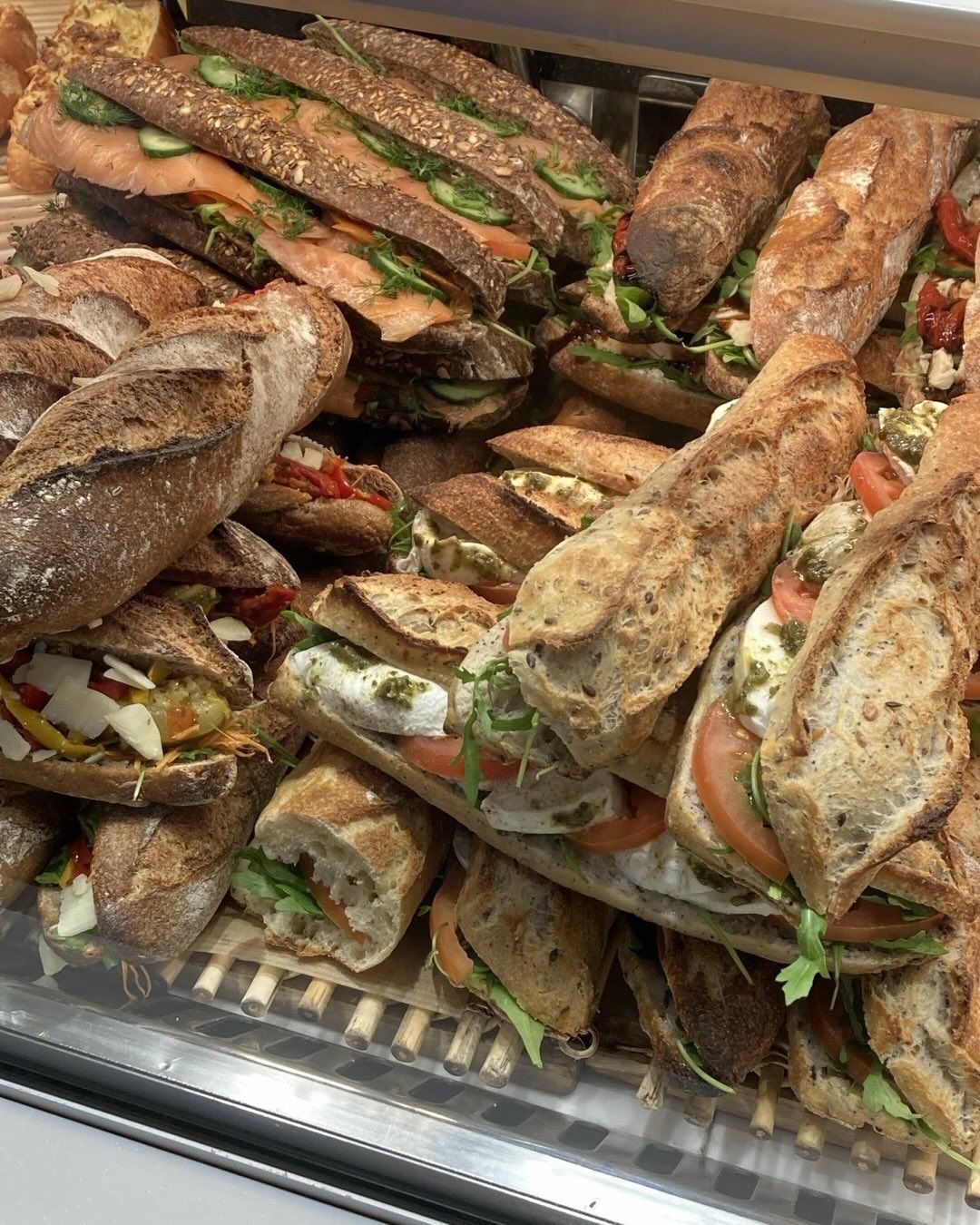 라 파리지엥은 2016년과 2025년 ‘파리 최고의 바게트’ 콘테스트에서 우승했다. / 이미지 출처: 인스타그램 @katarinabluu 