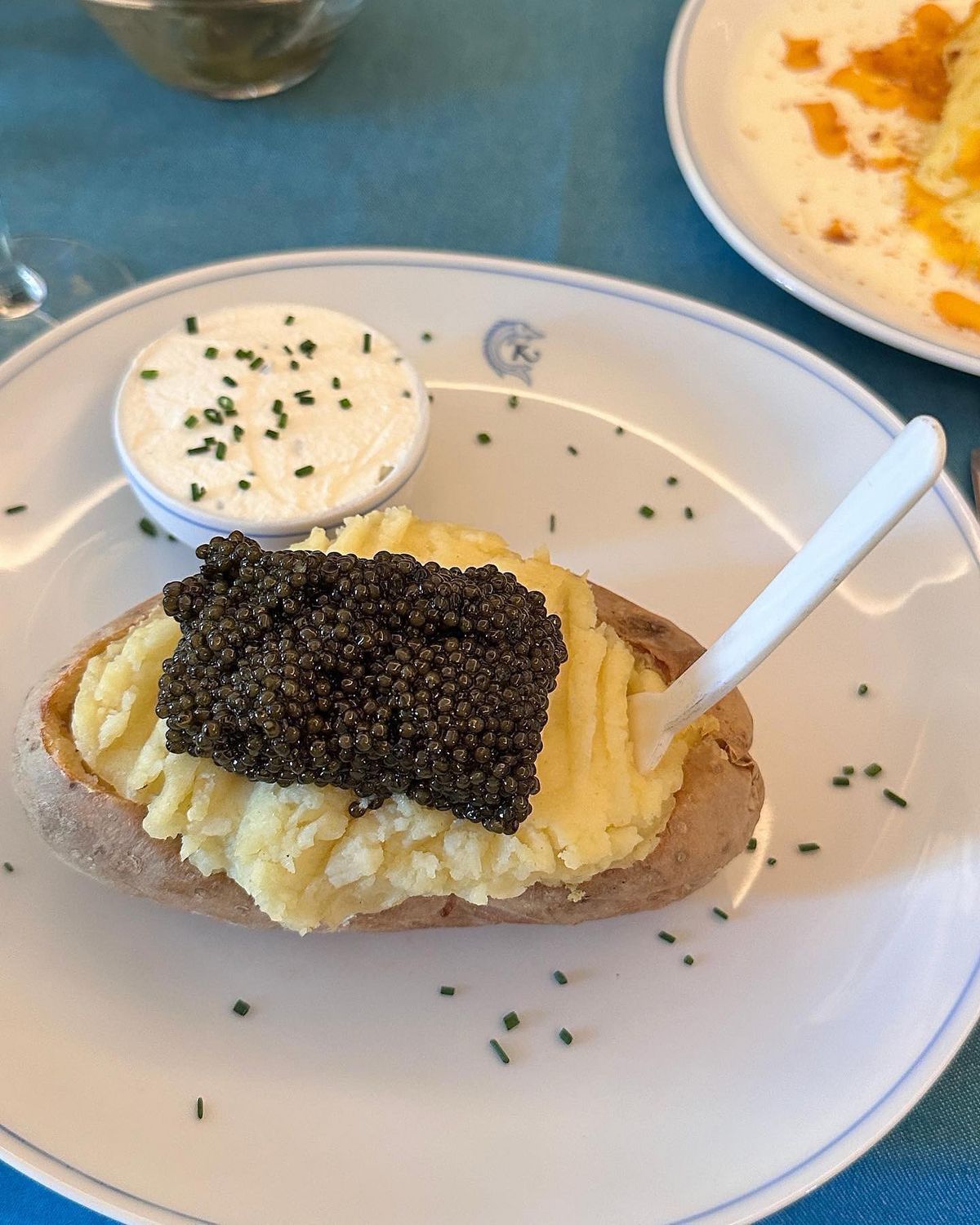 지수 픽, 베이크드 포테이토와 캐비어. / 이미지 출처: 인스타그램 @sooyaaa__ 