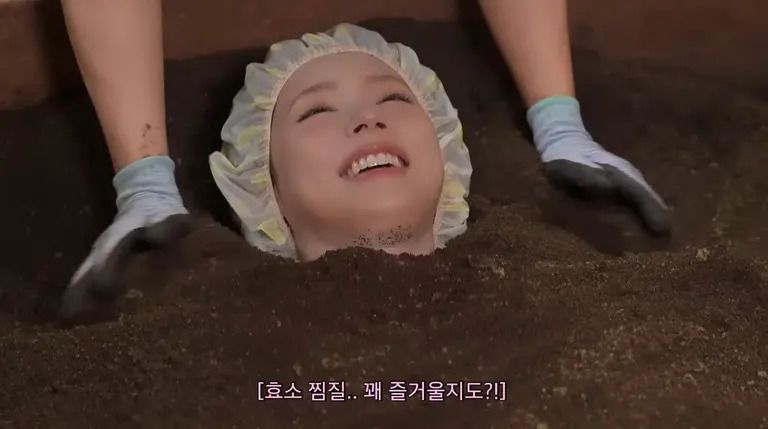 효소 찜질을 즐기는 여자아이들 미연 | 출처: 유튜브 '미연zip MIYEON'