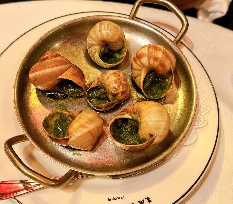 버터와 마늘, 허브로 조리한 프랑스 전통 달팽이 요리. / 이미지 출처: 라 로통드 구글 맵