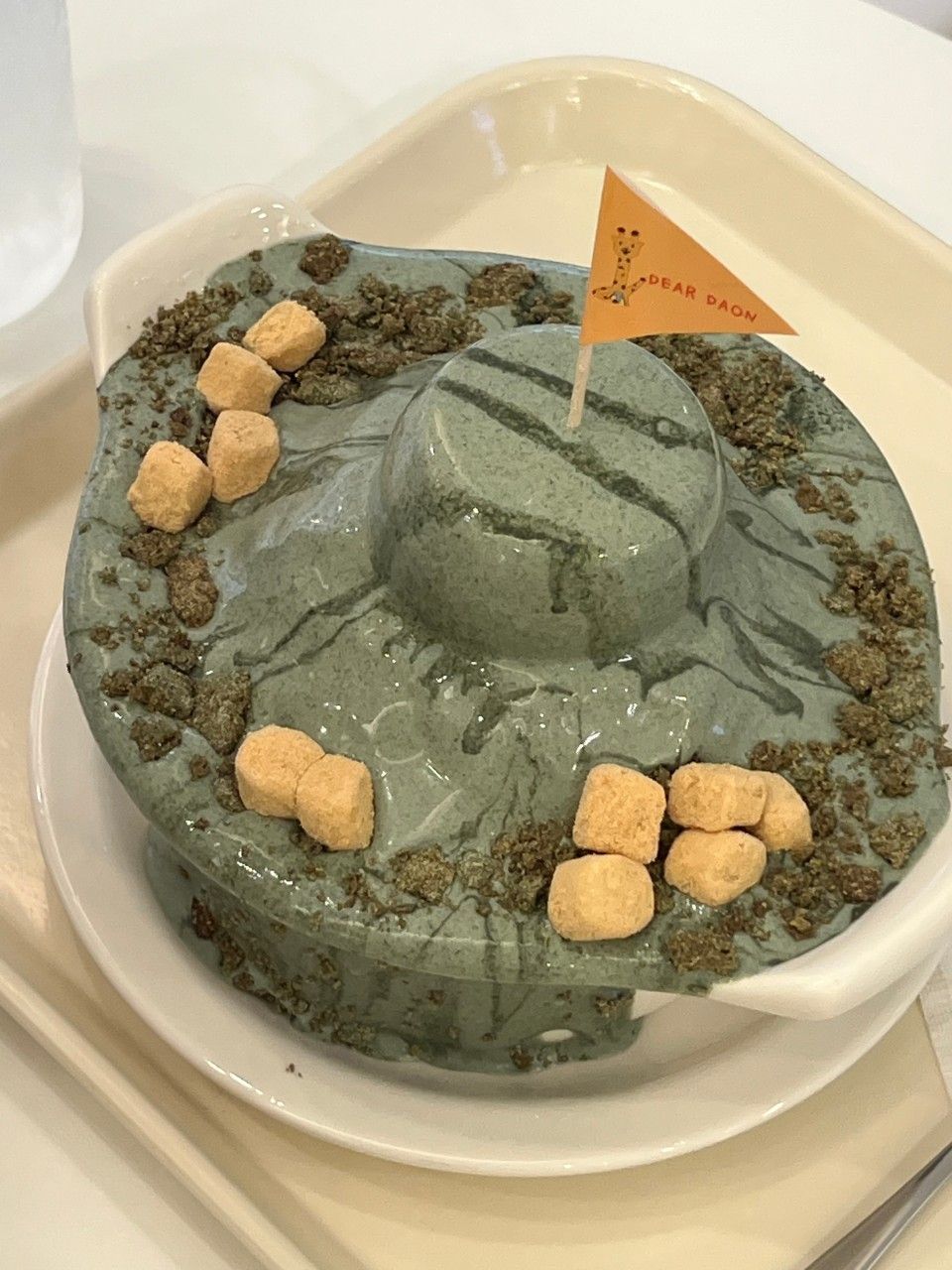 보들보들한 쑥 푸딩을 통째로 올려준다. / 출처: 디어다온 네이버지도 업체 등록