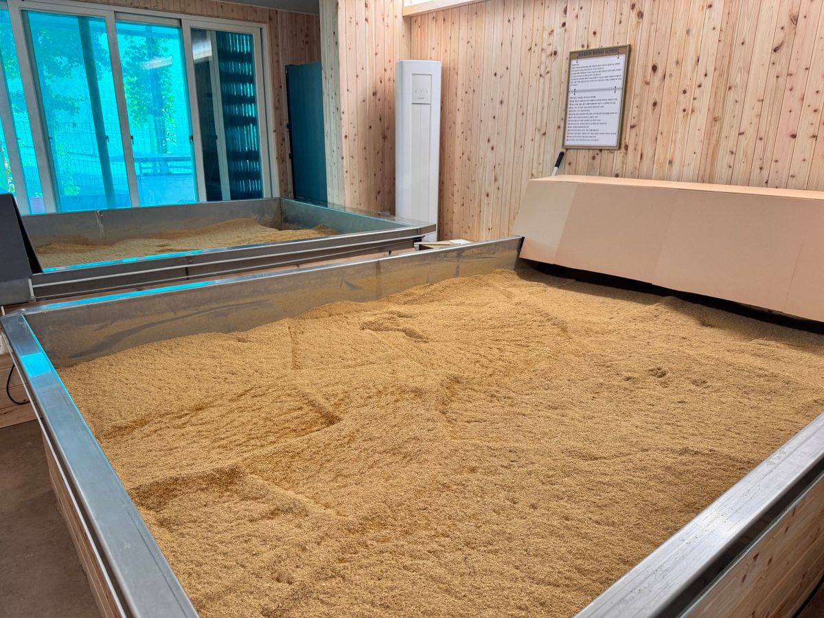 방송에서도 입소문이 난 효소 찜질 전문점. 찜질 공간이 널찍해 온 가족이 방문하기 좋다. / 이미지 출처: 네이버 지도 업체 제공