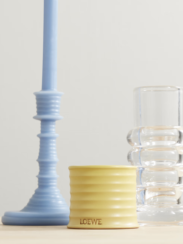 화사한 머스터드 컬러로 그 자체로 인테리어 오브제가 되는 로에베 '허니 서클 스몰 센티드 캔들' / 이미지 출처: 네타 포르테