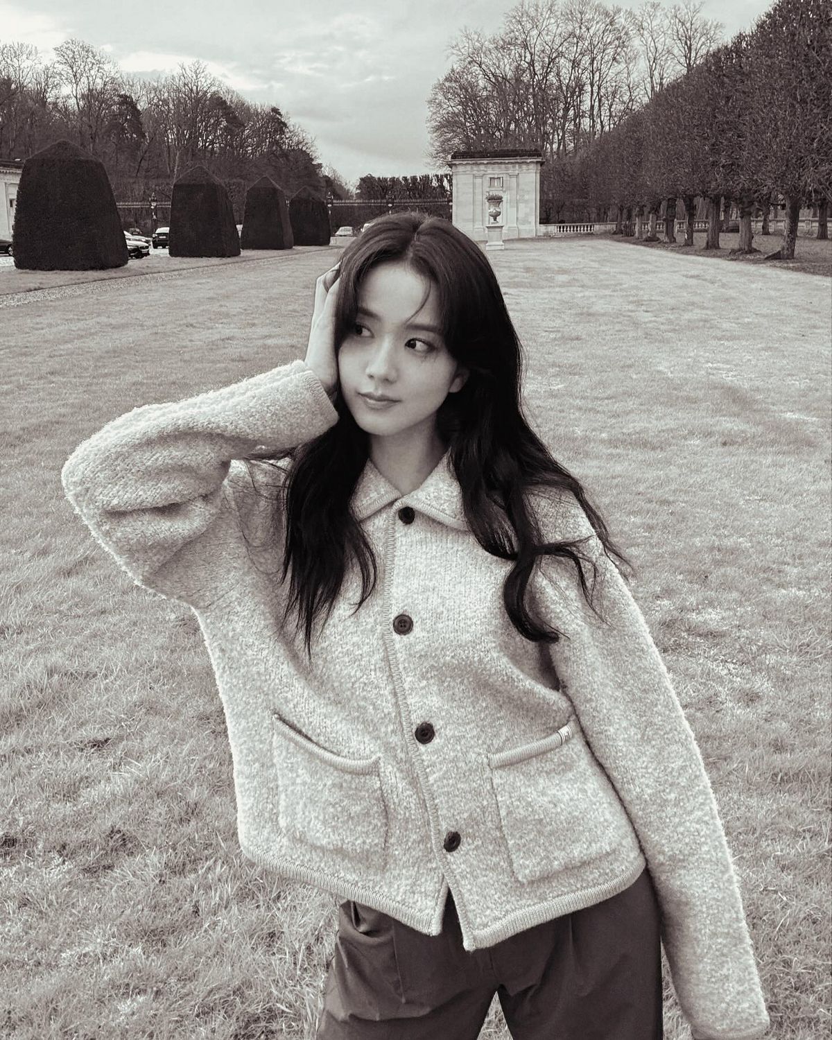 디올 쇼 참석차 파리를 자주 찾는 지수. / 이미지 출처: 인스타그램 @sooyaaa__ 