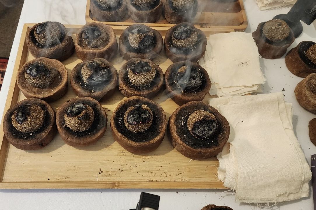 혈자리에 왕쑥뜸을 배치해 열을 넣고, 염증을 제거하는 그린 왕쑥뜸방의 온열 요법. / 이미지 출처: 네이버 지도 업체 제공