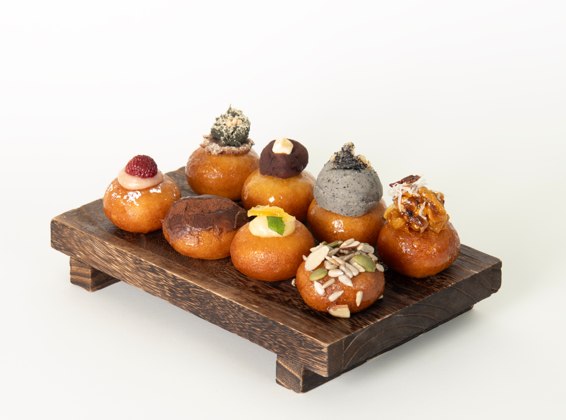 다양한 고명을 올린 개성 주악을 맛볼 수 있다. / 출처: 쭈악쭈악 서순라길 네이버지도 업체 등록