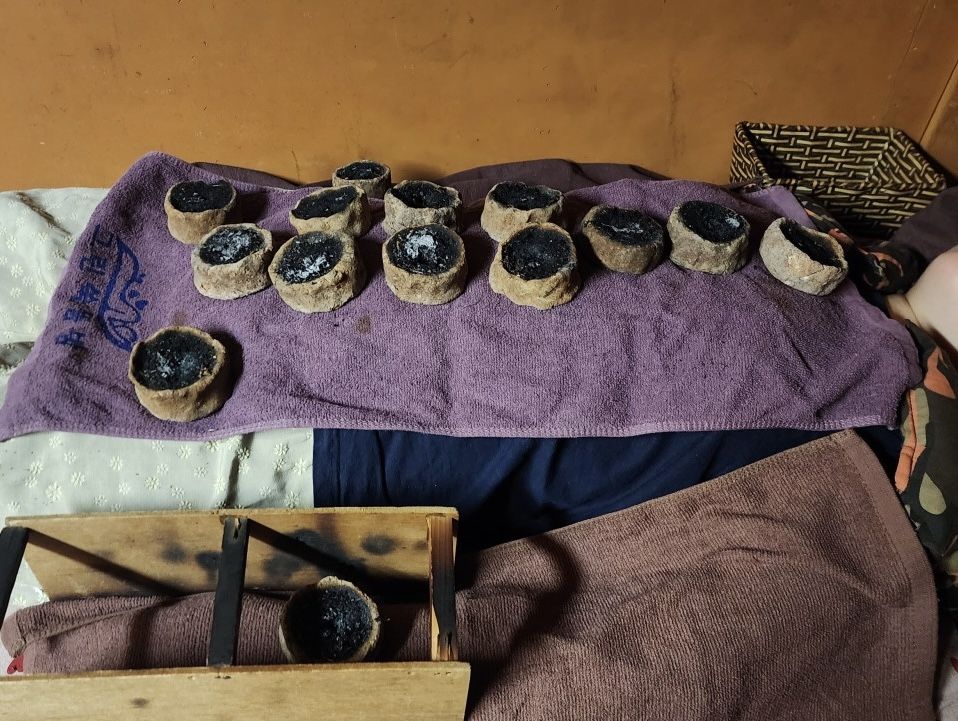 혈자리에 왕쑥뜸을 배치해 열을 넣고, 염증을 제거하는 그린 왕쑥뜸방의 온열 요법. / 이미지 출처: 네이버 지도 업체 제공