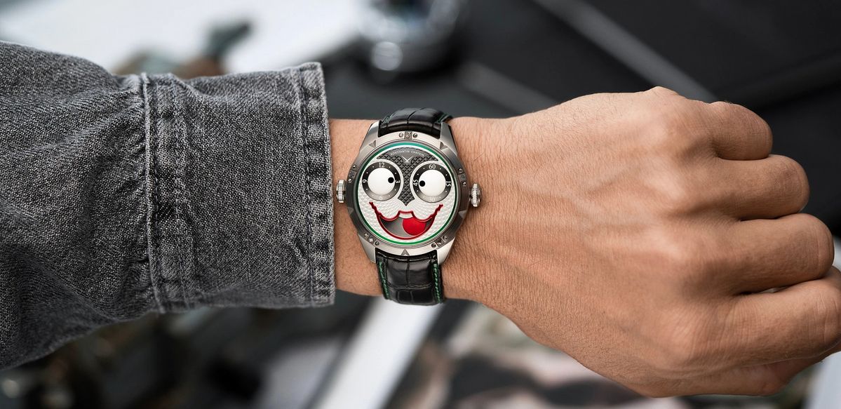 시간에 따라 눈과 입의 위치가 달라지며 다양한 표정을 만들어낸다 / 이미지 출처 : 콘스탄틴 샤이킨