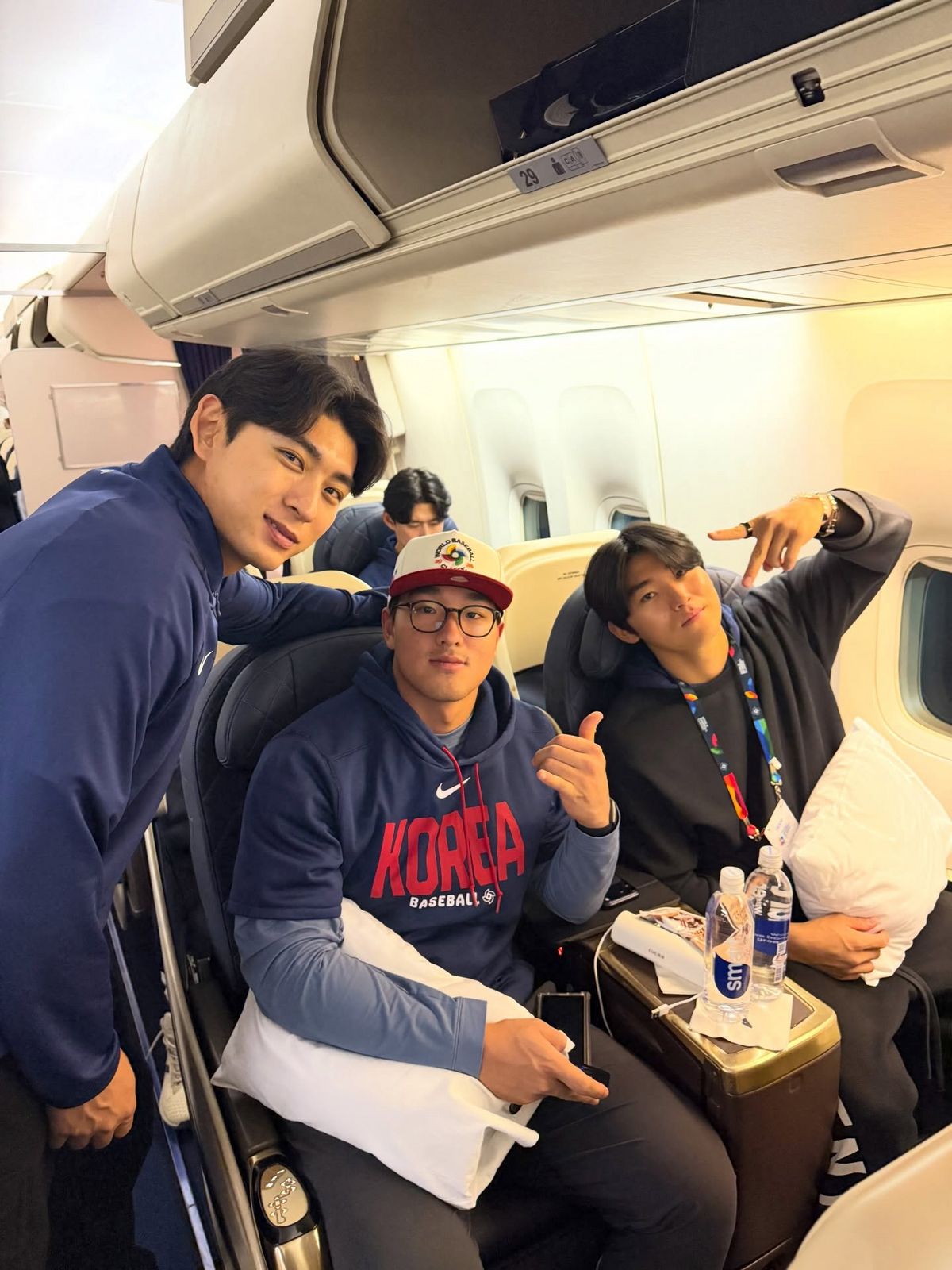 왼쪽부터 이정후 선수, 안현민 선수, 김도영 선수 / 이미지 출처: 인스타그램 @kbo.official