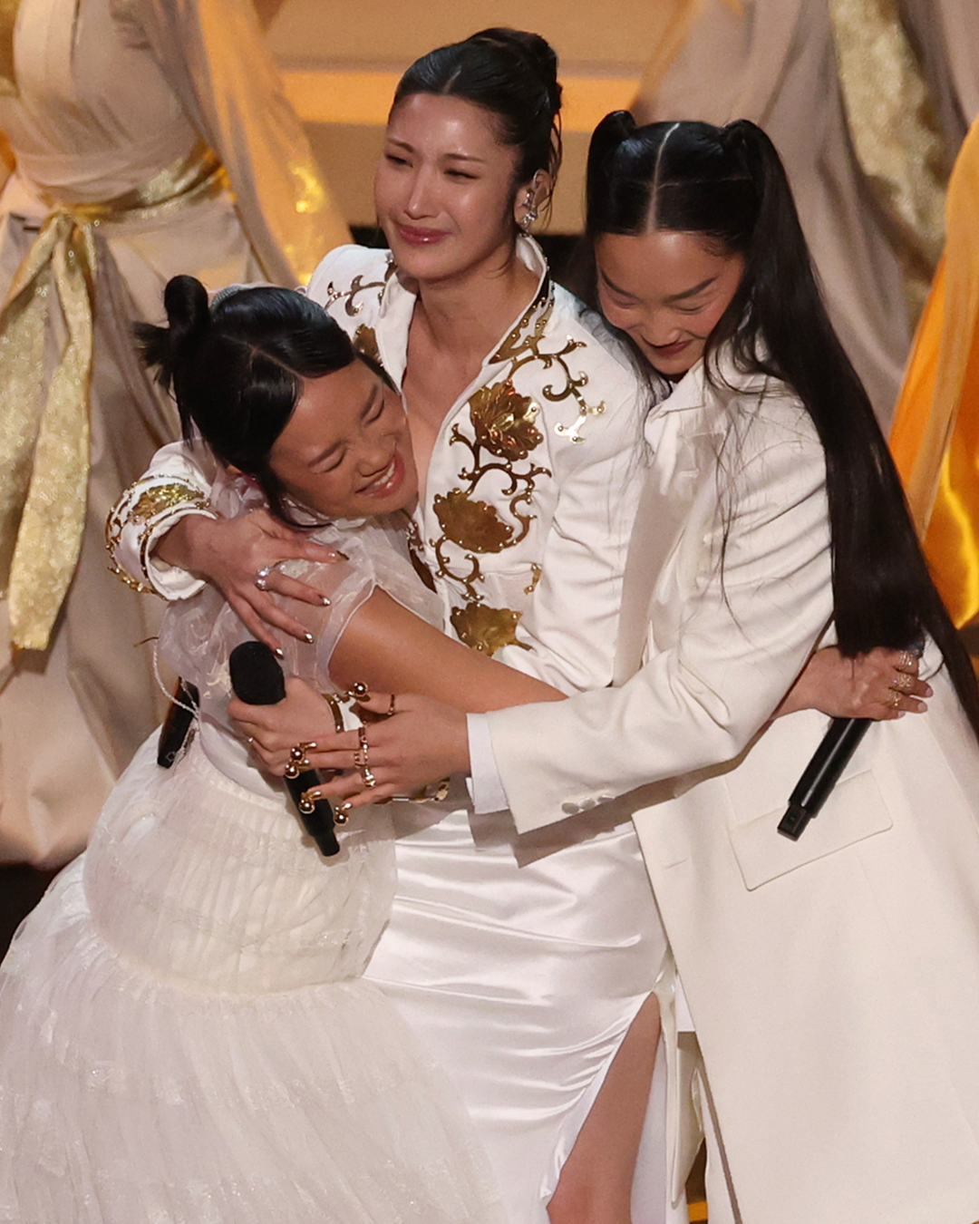 제98회 아카데미 시상식에서 '케이팝 데몬 헌터스'의 주제가 '골든'을 열창한 오드리 누나, 이재, 레이 아미 / 이미지 출처: 게티 이미지