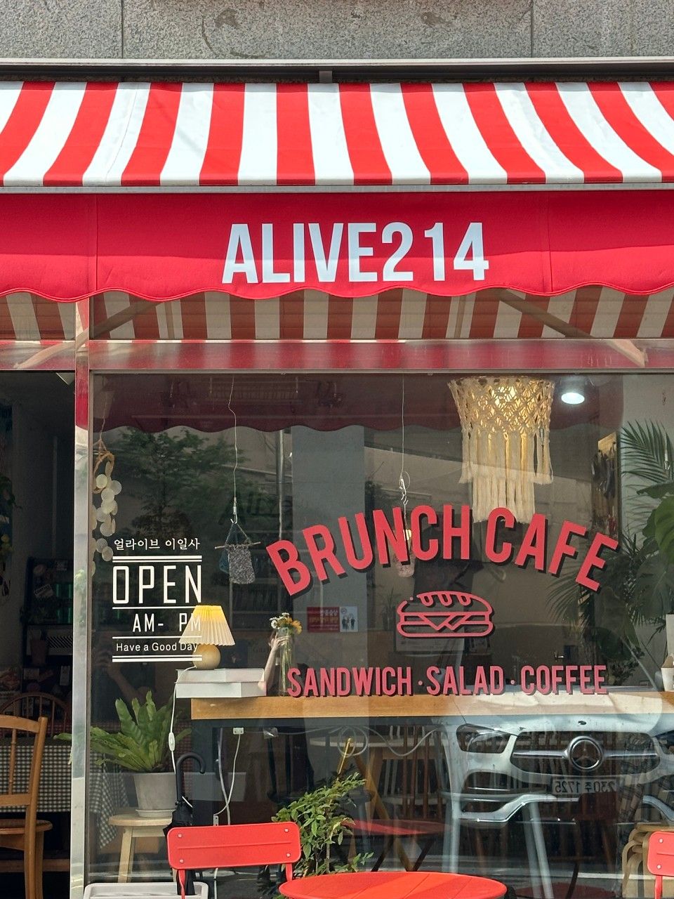 외부에서부터 유럽풍 분위기를 느낄 수 있는 Alive214. / 이미지 출처: 네이버 지도 업체 제공 이미지