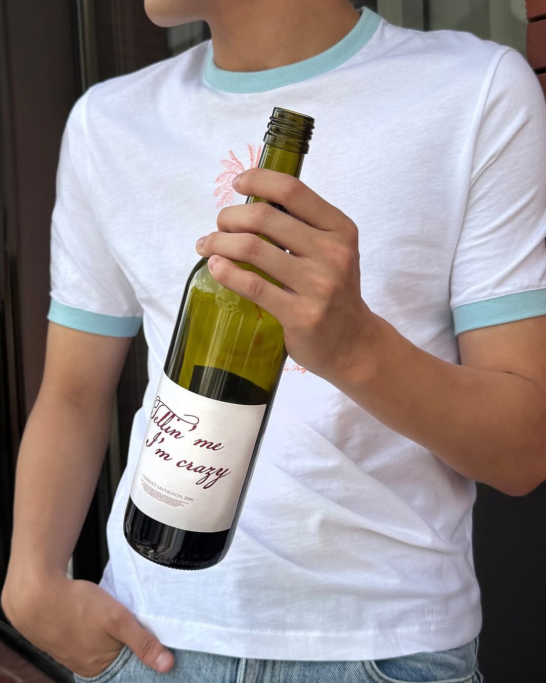 민트 컬러 포인트 링거 티를 착용한 해찬 / 이미지 출처: 해찬 개인 인스타그램