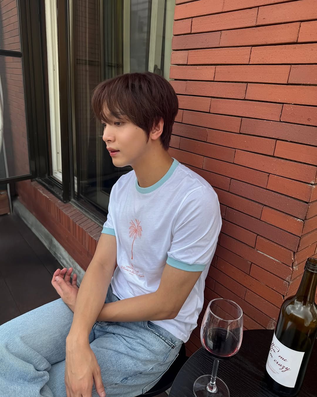 민트 컬러 포인트 링거 티를 착용한 해찬 / 이미지 출처: 해찬 개인 인스타그램