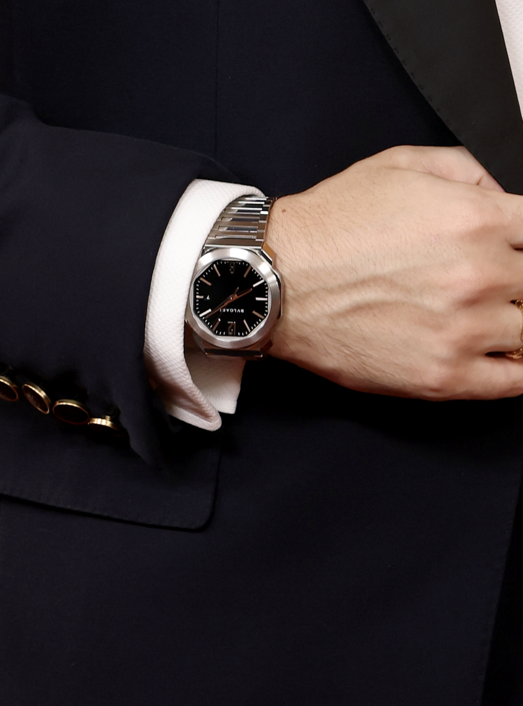 불가리 옥토 로마 오토매틱 워치를 착용한 가브리엘 레오네 / 이미지 출처: 게티이미지코리아