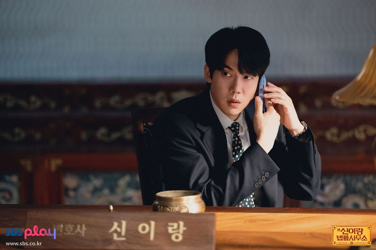 주인공 신이랑이 처음부터 귀신을 보는 초능력자였던 것이 아니라 오컬트보다는 조금 더 현실적인 판타지로 몰입할 수 있다. / 출처: SBS