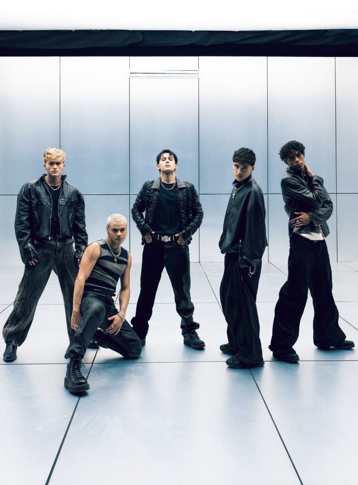 ‘KAWASAKI’ 퍼포먼스 비디오 속 이미지 / 이미지 출처: 인스타그램 @santos_bravos