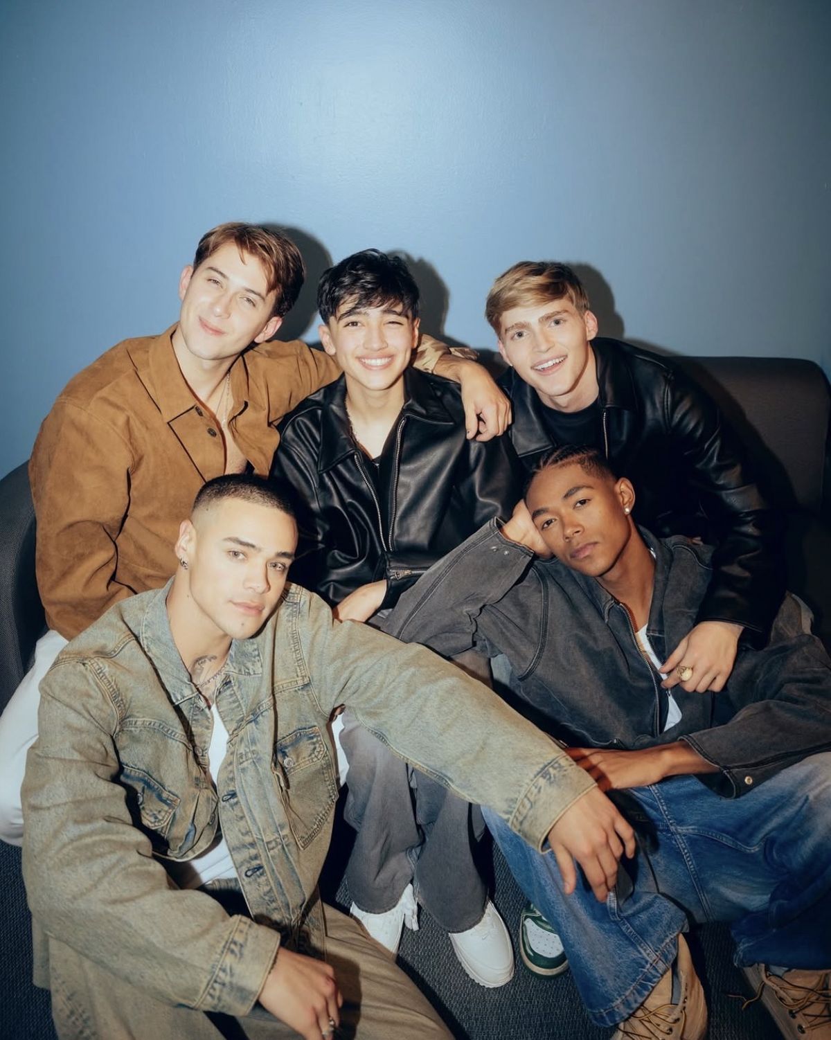 산토스 브라보스의 공식 데뷔 콘서트 이후 찍은 비하인드 이미지 / 이미지 출처: 인스타그램 @santos_bravos