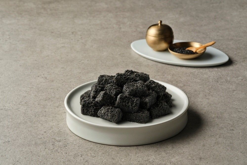 압구정공주떡에서 판매 중인 흑임자인절미/ 이미지 출처: 네이버 업체 등록