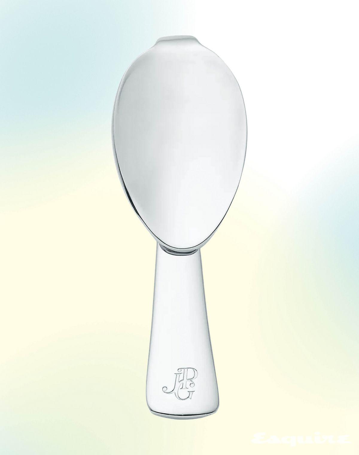 스푼을 구부린 형태의 더 커틀러리 모노 싱글 이어링 가격 미정 장 폴 고티에. 