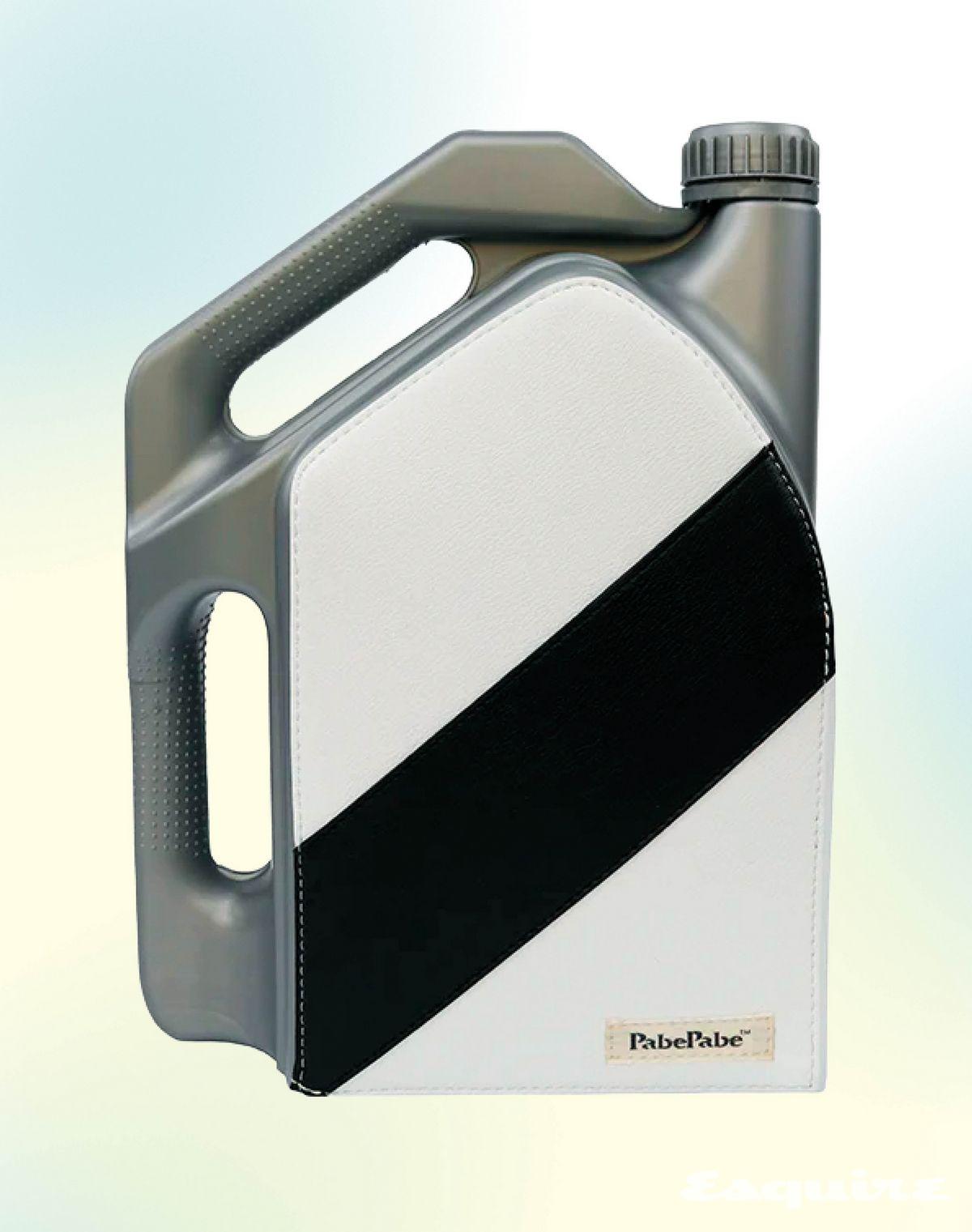 연료통 모양을 가방으로 위트 있게 완성한 퓨엘 백 30만원대 파베파베.