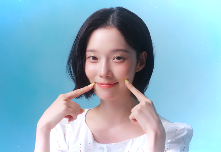 에스콰이어 유튜브 촬영 중에 남긴 윈터의 포즈.