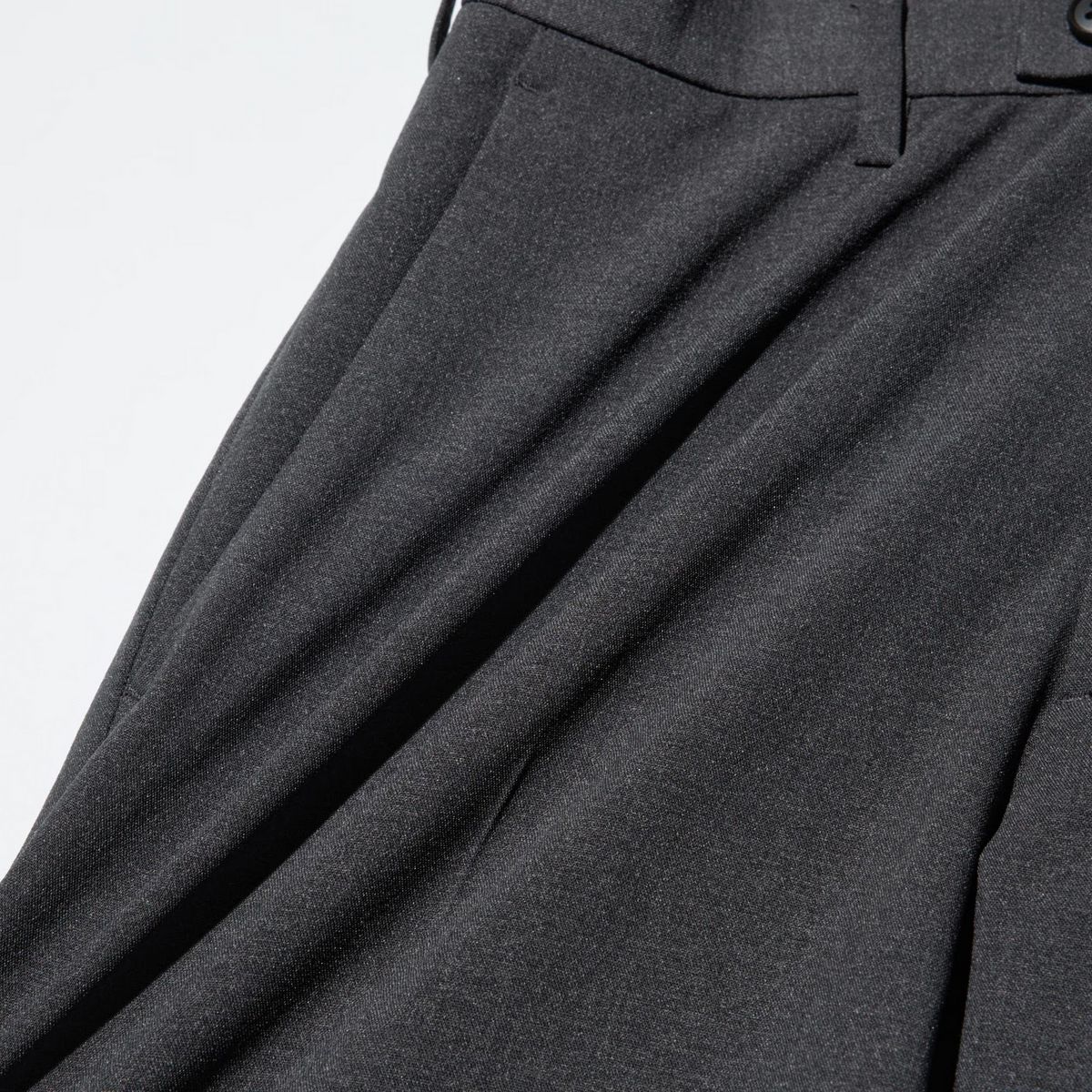 도레이와 유니클로가 공동 개발한 소재로 구현한 경량, 신축성, 드라이 기능을 갖춘 고기능 아이템. / 이미지 출처: 유니클로