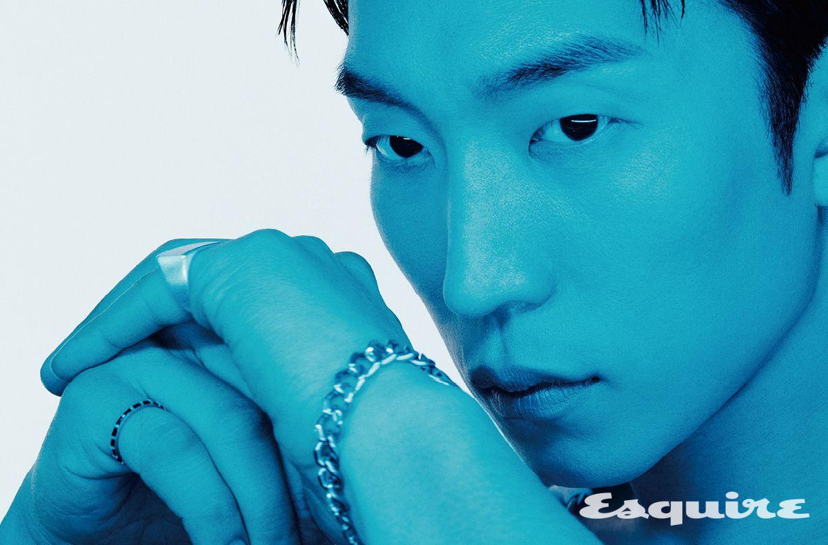 톱 꾸레쥬. 브레이슬릿 디젤 by 트랜드메카. 링 스타일리스트 소장품.