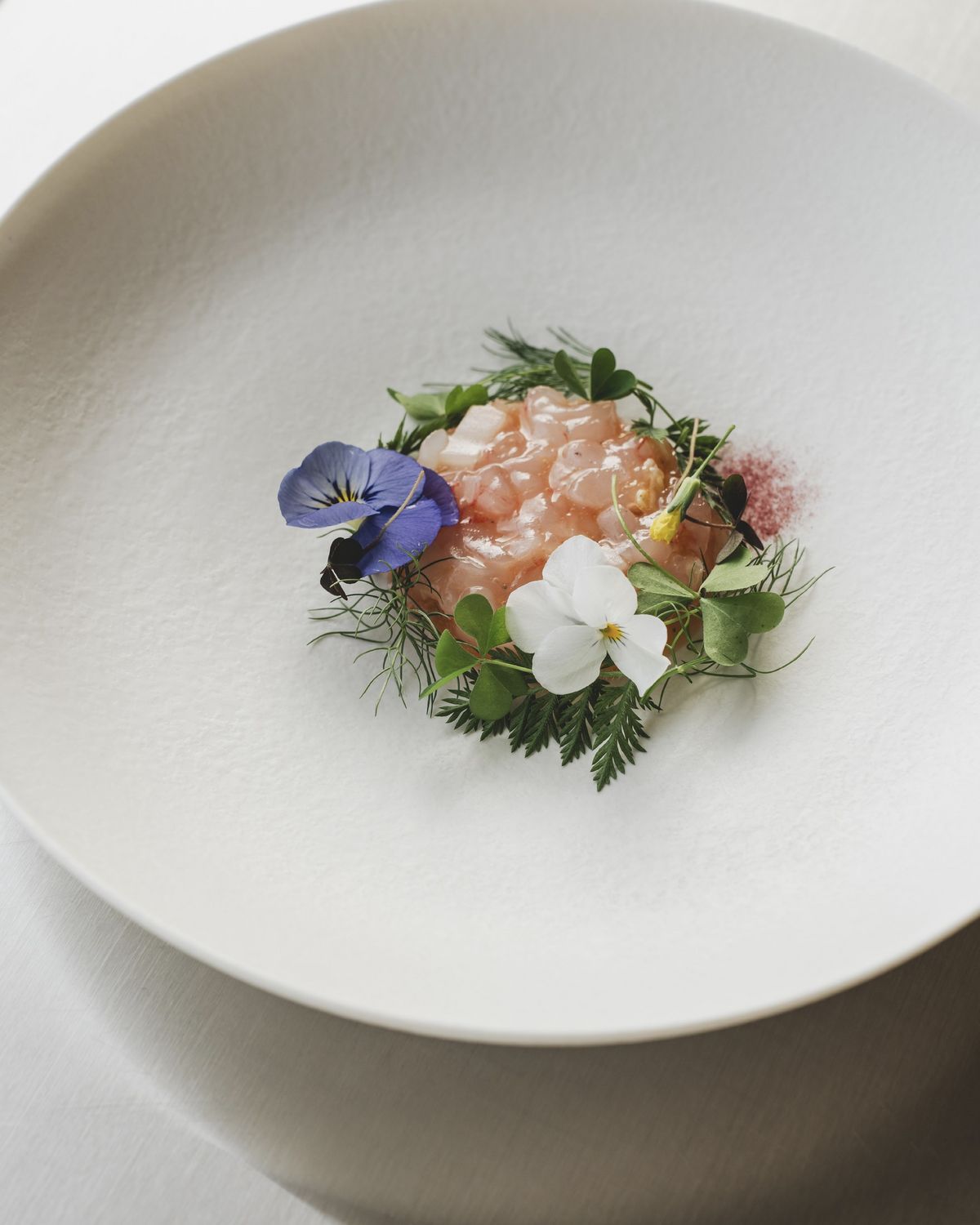 제철 식재료로 코리안 프렌치를 선보이는 파인 다이닝 레스토랑. 이미지 출처 : 인스타그램 @zerocomplex_seoul 