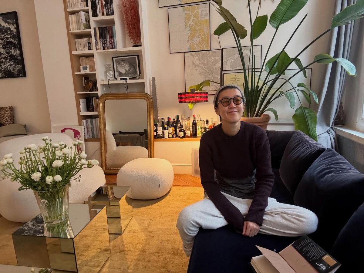 일상 루틴에 늘 책을 가까이에 두고 지내는 홍진경. 이미지 출처 : 인스타그램 @jinkyunghong