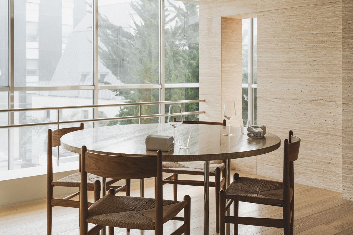 고요하지만 한 끗 다른 특별한 생일을 즐기고 싶을 때 방문하기 좋은 제로콤플렉스. 이미지 출처 : 인스타그램 @zerocomplex_seoul