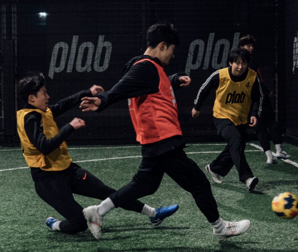 모르는 사람들과도 즐길 수 있는 풋살 매칭 플랫폼의 부상 / 이미지 출저: @plabfootball 인스타그램 이미지