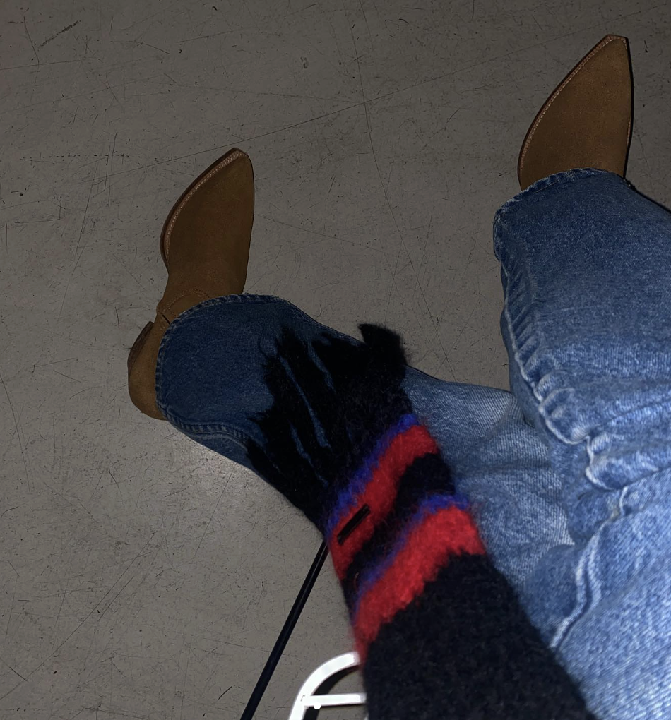 평소 즐겨 입는 젠더리스 실루엣으로 바시티 재킷을 소화했다. / 이미지 출처: 인스타그램 @wonjong_ 