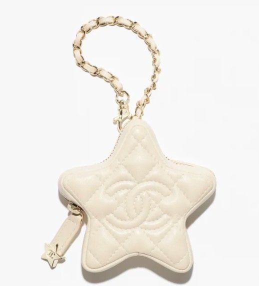 낭만 가득한 샤넬 백 참 / 이미지 출처: chanel.com