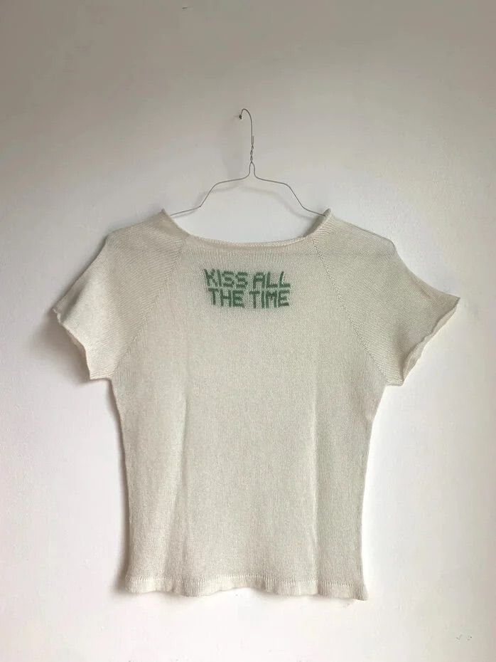 심플한 컬러에 임팩트 있는 문장 하나만 더해도 충분합니다 / 이미지 출처: 패트릭 캐럴.