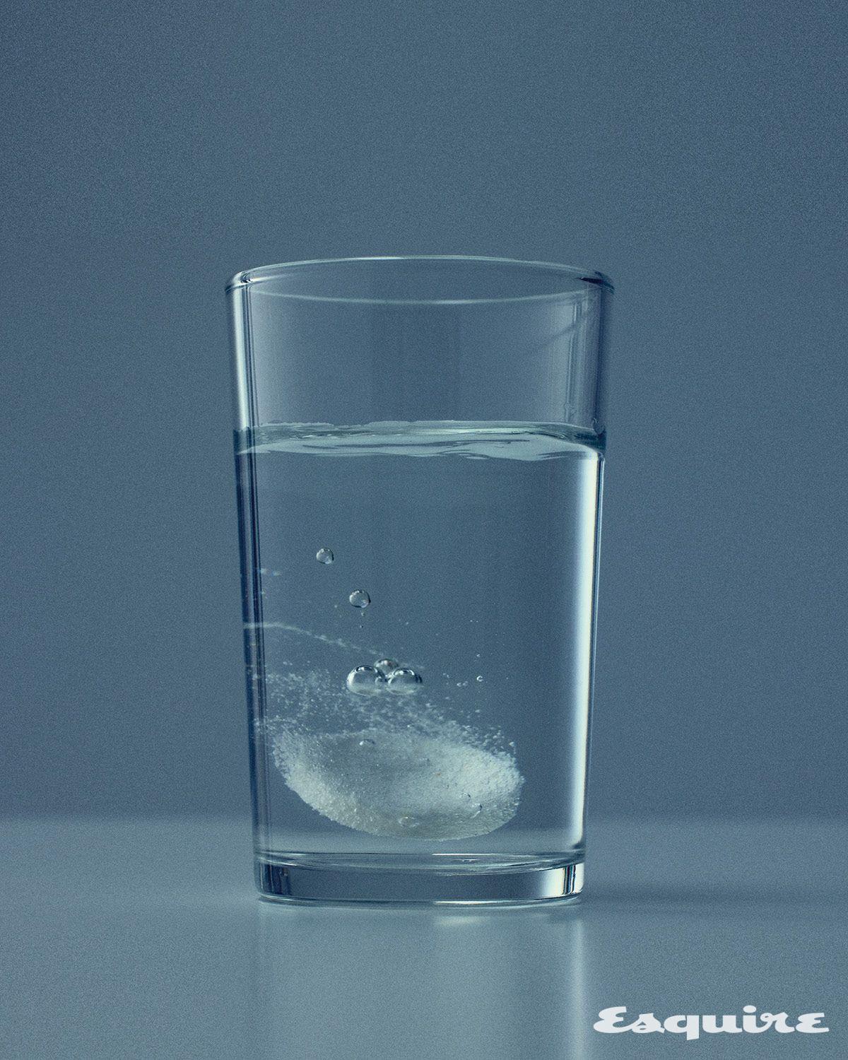 물에 녹는 순간 상큼하게 퍼지는 발포비타민. 휴대가 간편해 언제 어디서나 간편한 비타민 보충을 돕고 일상의 컨디션을 가볍게 끌어올린다. 멀티 비타민 20ea/3300원 비타하임.