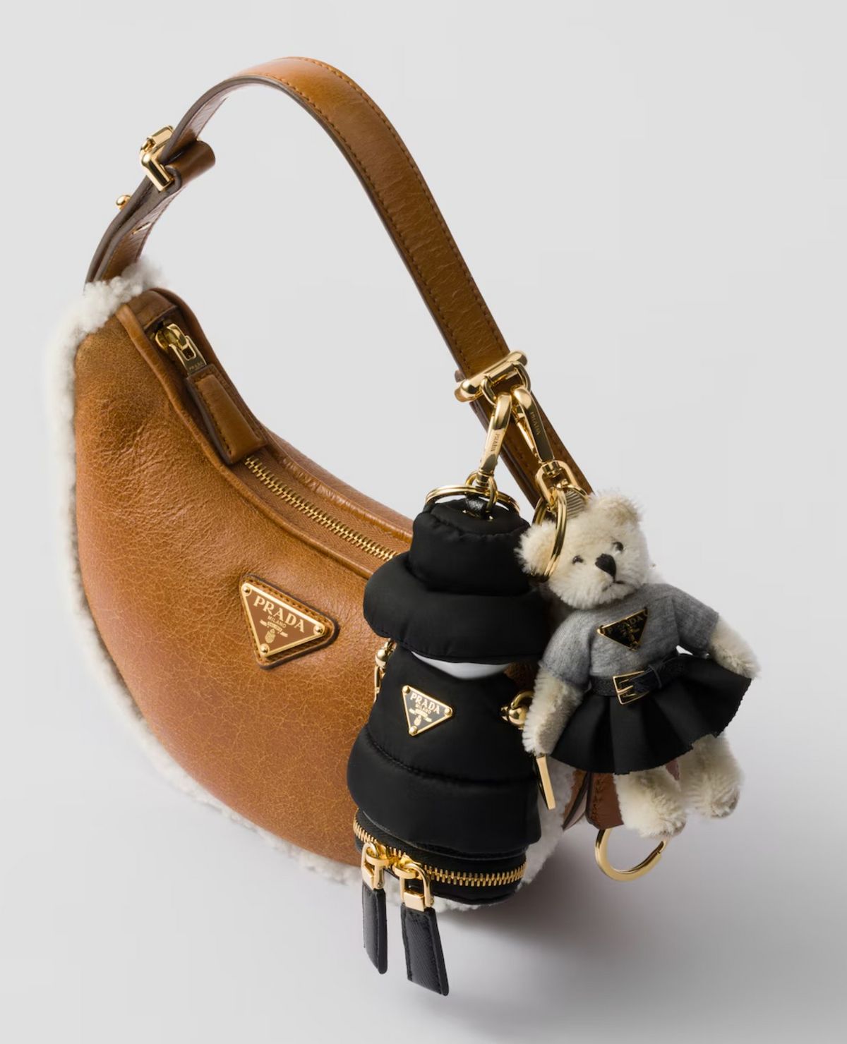 곳곳에 프라다의 정체성이 녹아든 키링 / 이미지 출처: prada.com