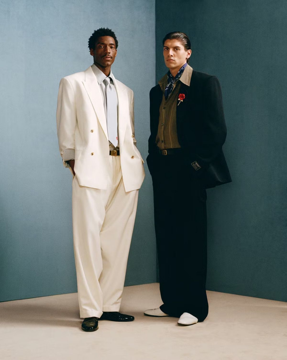 윌리 차바리아의 볼드하며 낭만적인 실루엣을 잃지 않은 콜라보레이션 제품들 | 출처: ZARA