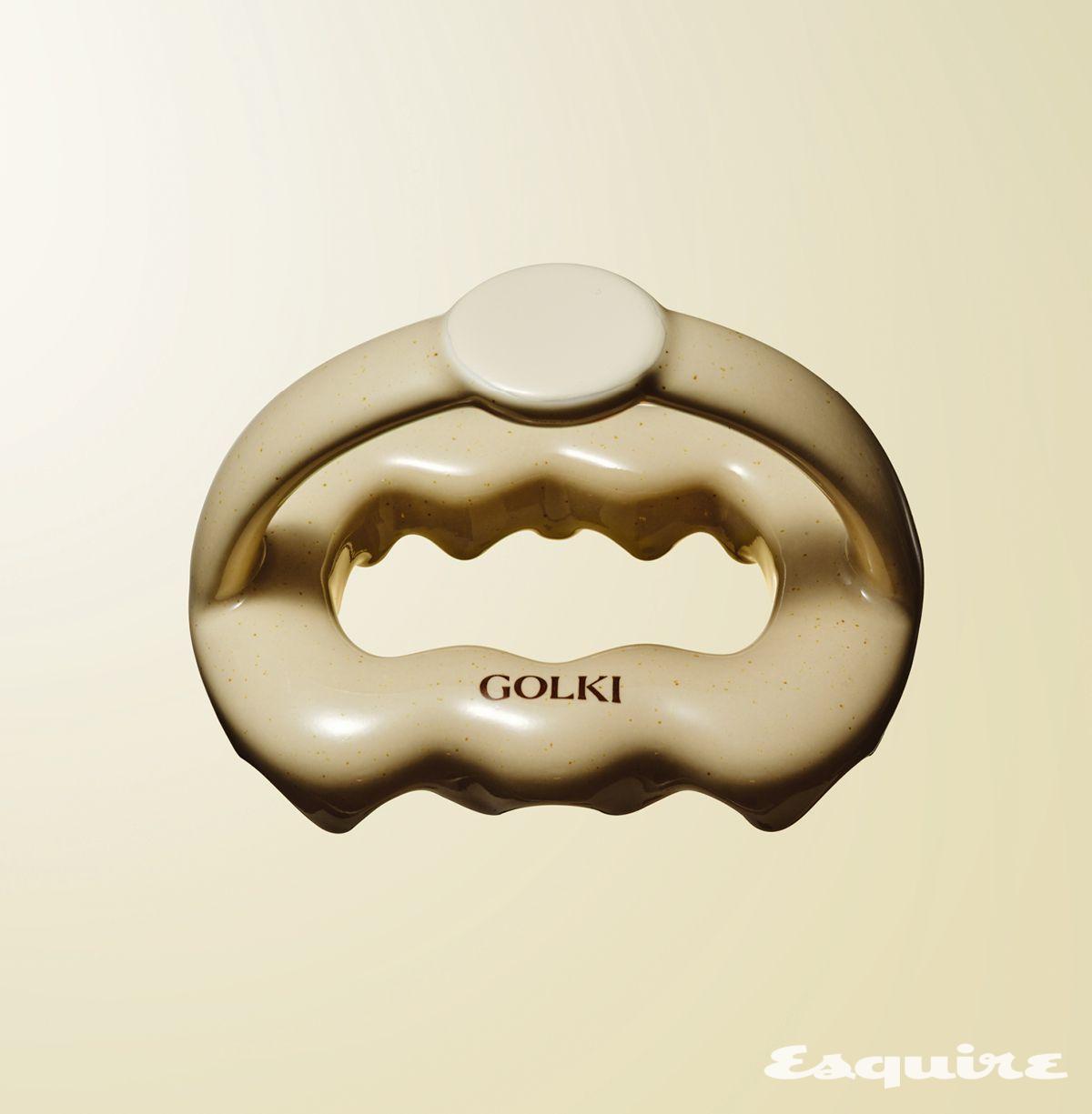 천연 화산석과 백토로 내구성을 높였다. 손바닥으로 힘을 실어 허벅지, 종아리, 엉덩이 등 큰 근육에 사용하기 좋다. 필요에 따라 냉장 보관하거나 데워 사용하면 자극 효과가 극대화된다. 골기 바디 스톤 11만9000원 약손명가.