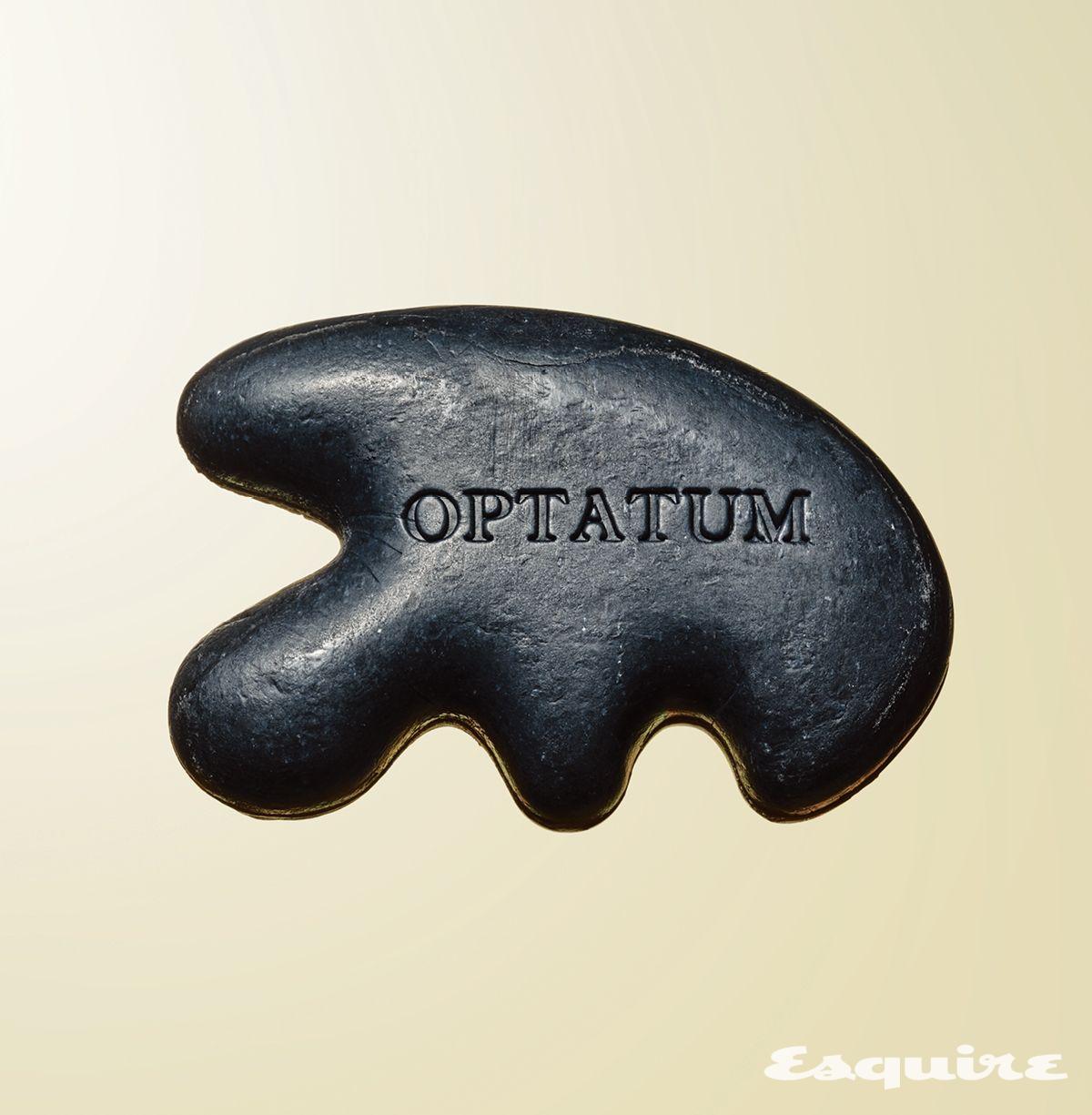 입체적인 굴곡면을 사용해 얼굴과 몸을 클렌징하면서 마사지 효과를 동시에 누릴 수 있다. 라벤더와 유칼립투스 향이 은은하게 퍼지며, 숯 성분이 노폐물 제거에도 도움을 준다. 괄사 비누 120g/2만5000원 옵타움. 