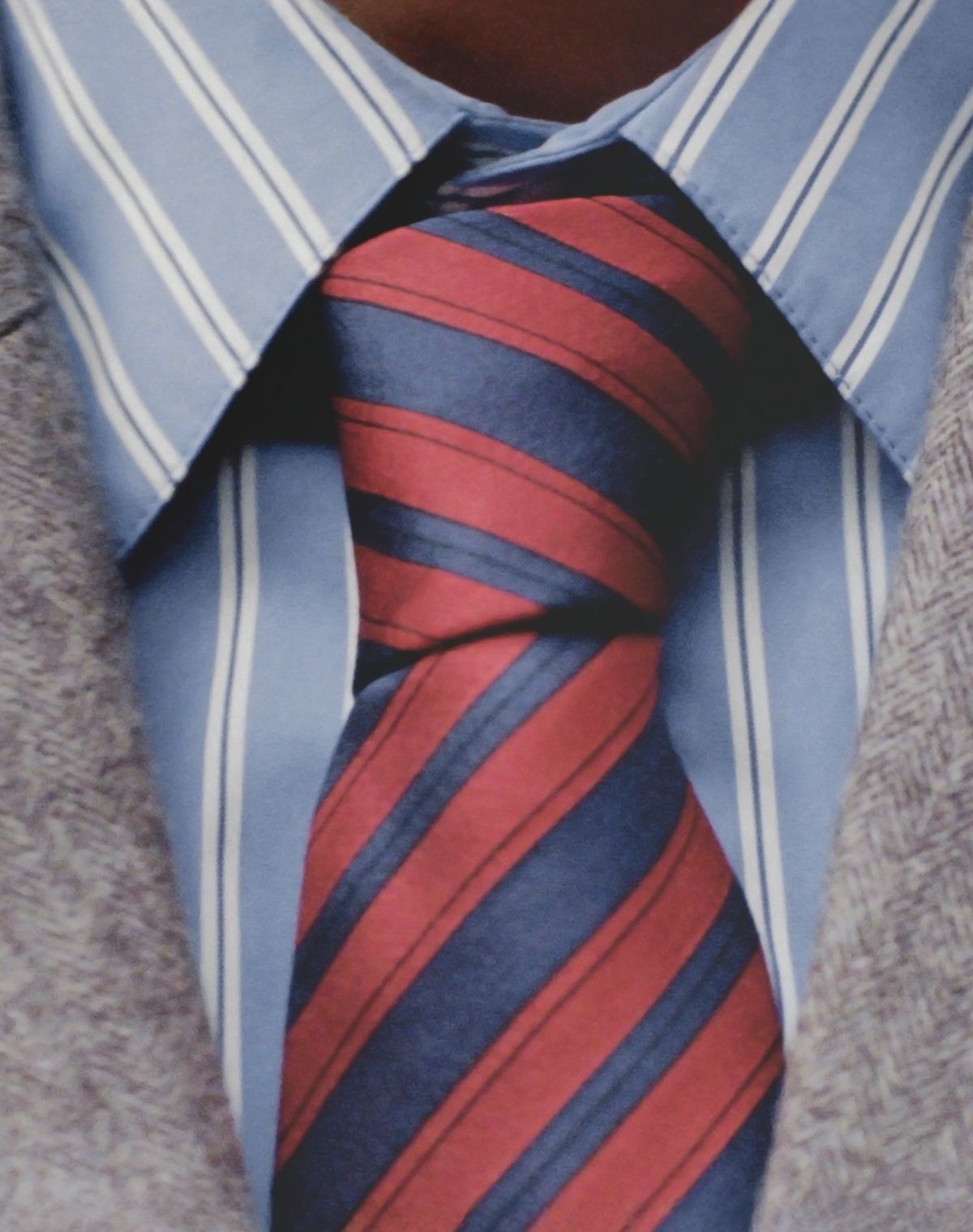 첫 남성복 컬렉션의 스트라이프 타이.