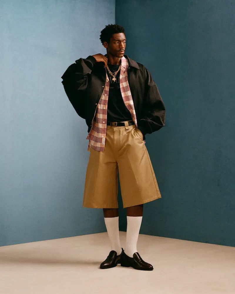 윌리 차바리아의 볼드하며 낭만적인 실루엣을 잃지 않은 콜라보레이션 제품들 | 출처: ZARA