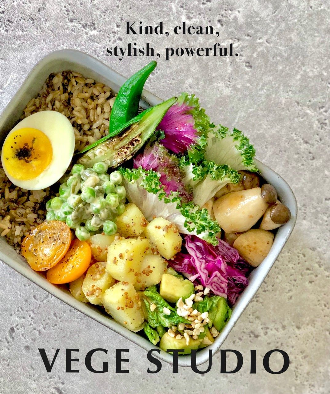 통곡물 밥 위에 비법이 담긴 콩디망과 다양한 채소가 올라간다. / 출처: 베지 스튜디오 네이버지도 업체 등록