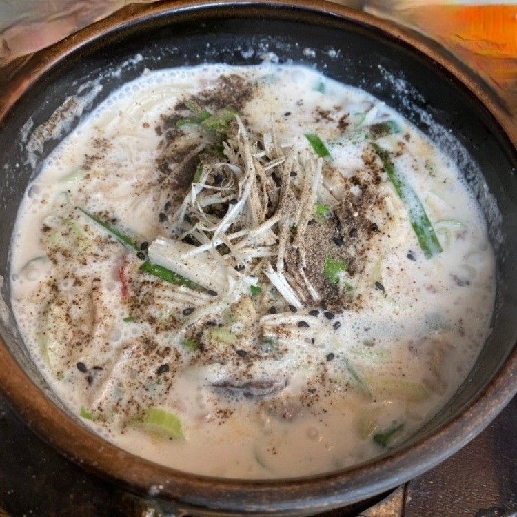 낯선 조합이지만 생각보다 잘 어울린다. / 출처: 행복담 네이버지도 업체 제공